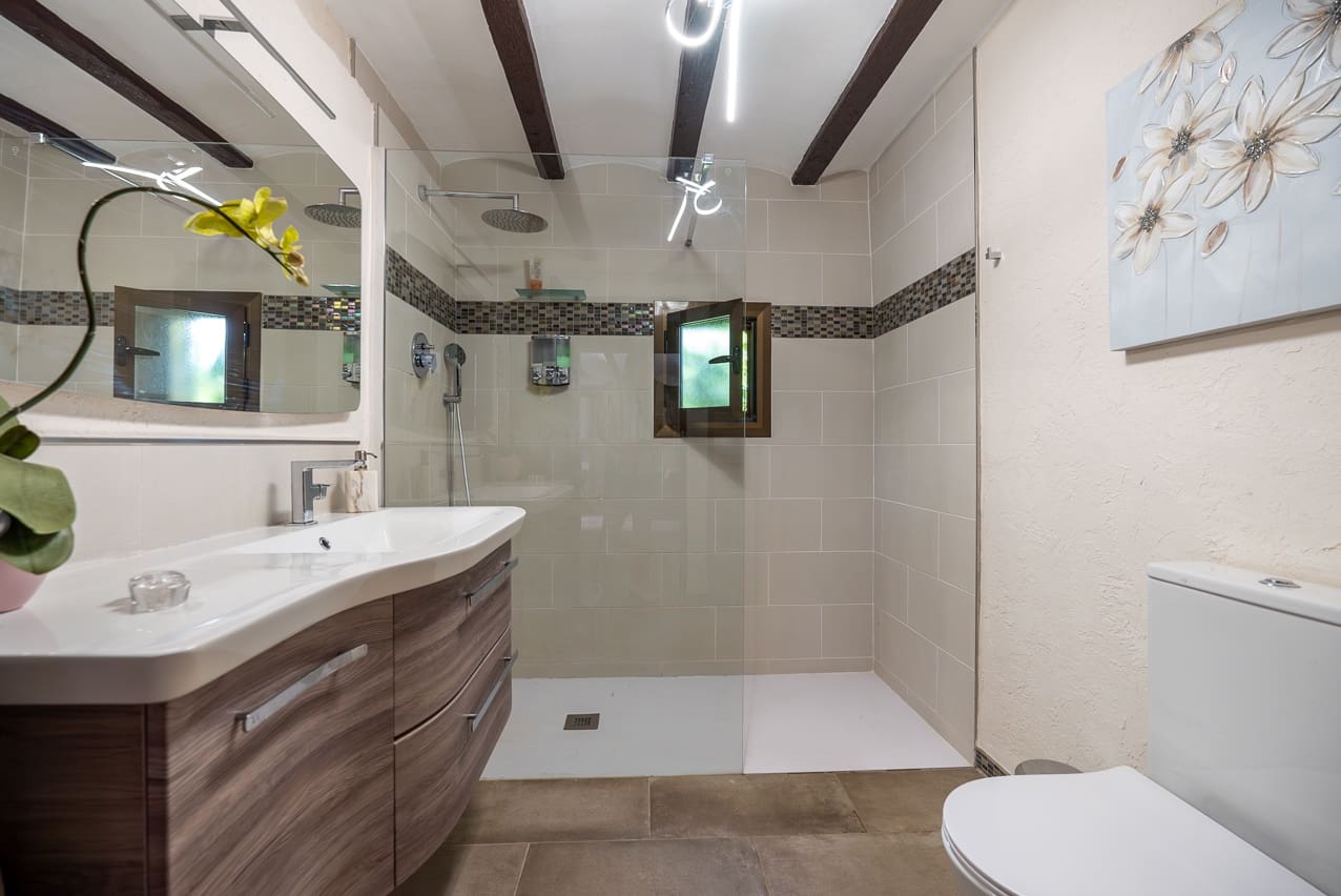 7 bedroom Villa for sale in Barbarroja with pool - € 534,995 (Ref: 8338993)