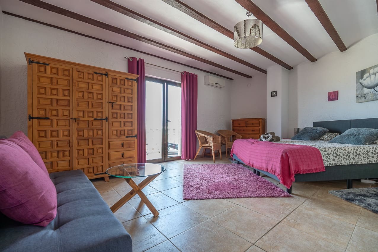 7 bedroom Villa for sale in Barbarroja with pool - € 534,995 (Ref: 8338993)