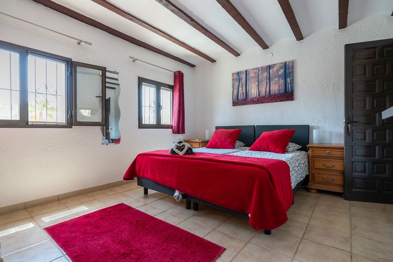 7 bedroom Villa for sale in Barbarroja with pool - € 534,995 (Ref: 8338993)