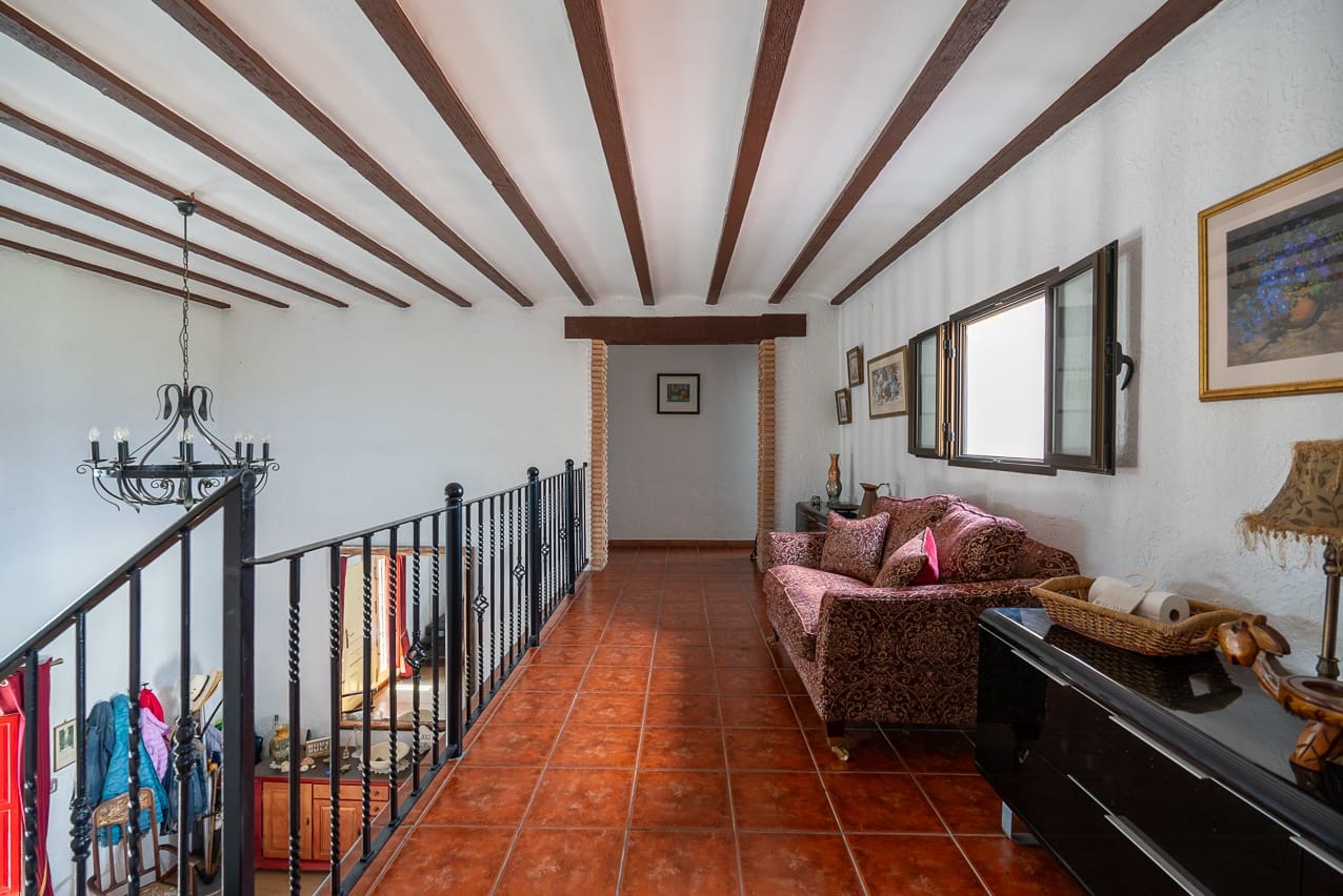 7 bedroom Villa for sale in Barbarroja with pool - € 534,995 (Ref: 8338993)