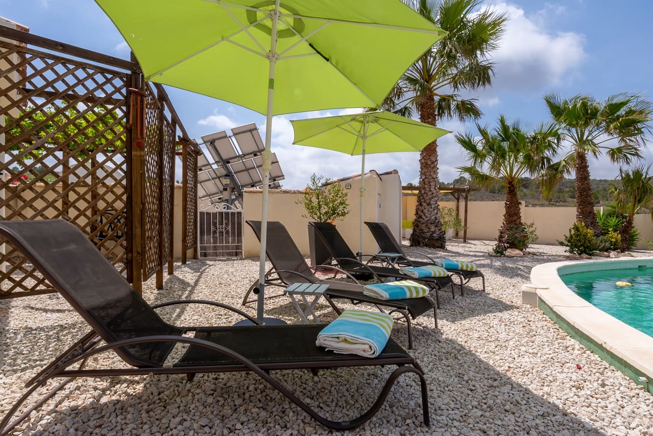 7 bedroom Villa for sale in Barbarroja with pool - € 534,995 (Ref: 8338993)