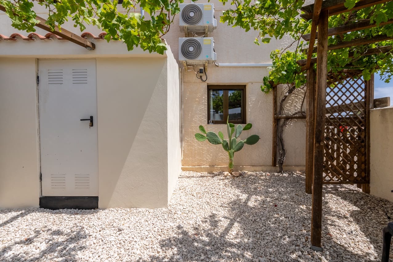 7 bedroom Villa for sale in Barbarroja with pool - € 534,995 (Ref: 8338993)