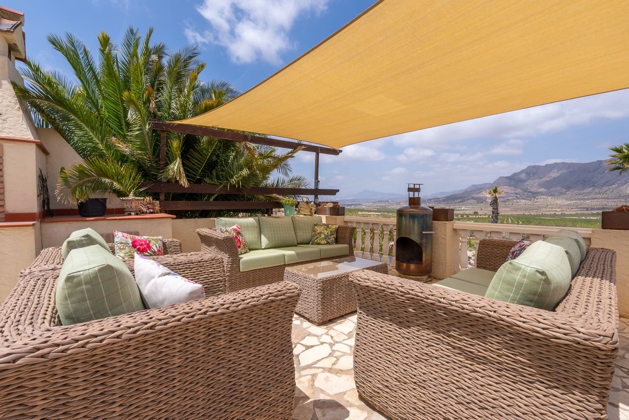 7 bedroom Villa for sale in Barbarroja with pool - € 534,995 (Ref: 8338993)