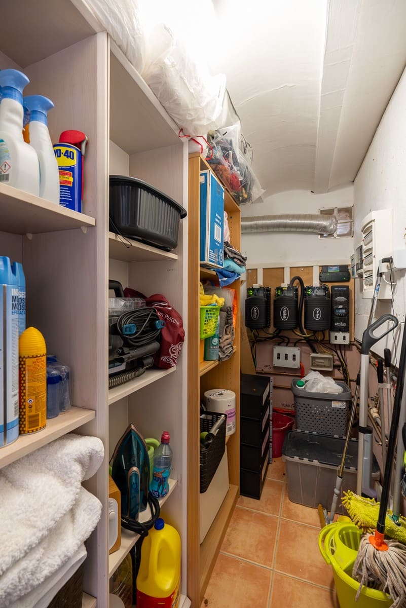 7 bedroom Villa for sale in Barbarroja with pool - € 534,995 (Ref: 8338993)