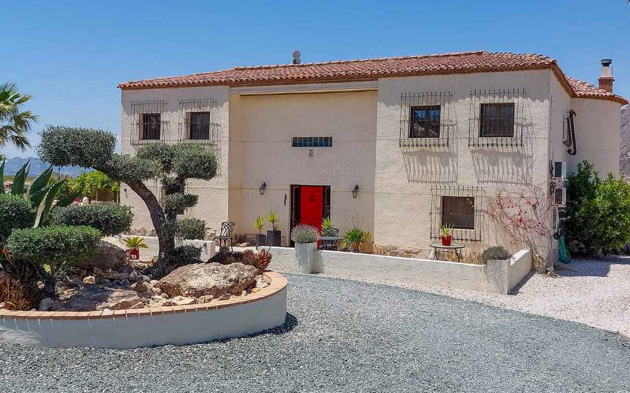 7 bedroom Villa for sale in Barbarroja with pool - € 534,995 (Ref: 8338993)