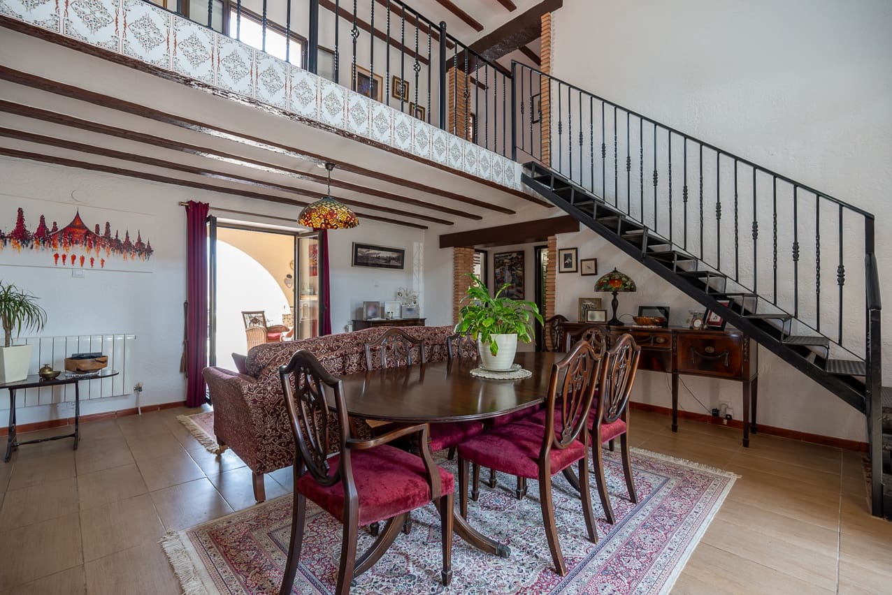 7 bedroom Villa for sale in Barbarroja with pool - € 534,995 (Ref: 8338993)