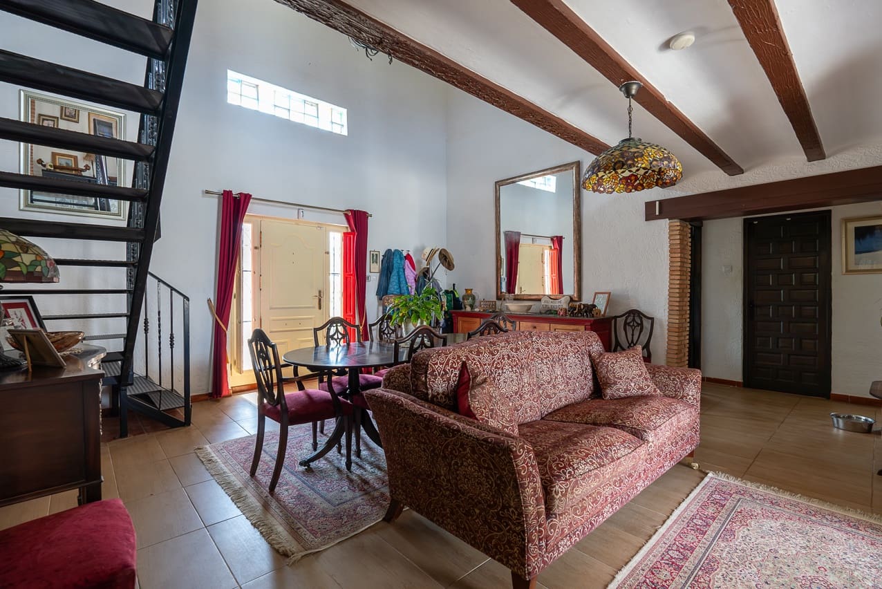 7 bedroom Villa for sale in Barbarroja with pool - € 534,995 (Ref: 8338993)