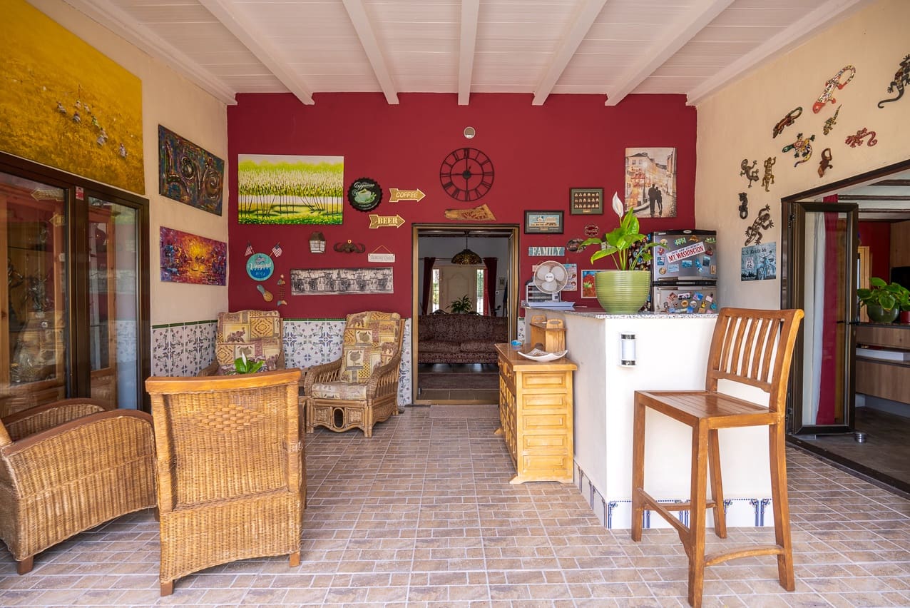 7 bedroom Villa for sale in Barbarroja with pool - € 534,995 (Ref: 8338993)