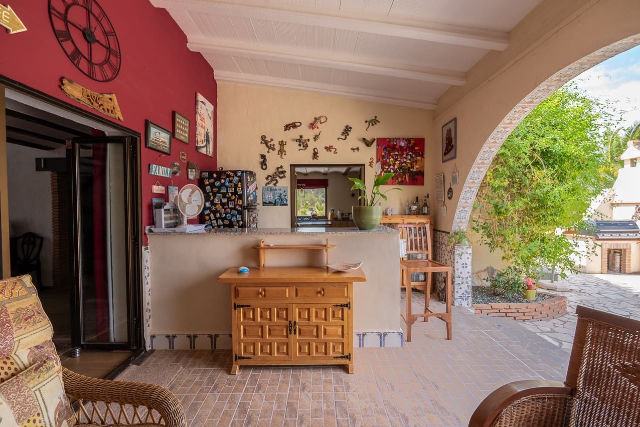 7 bedroom Villa for sale in Barbarroja with pool - € 534,995 (Ref: 8338993)