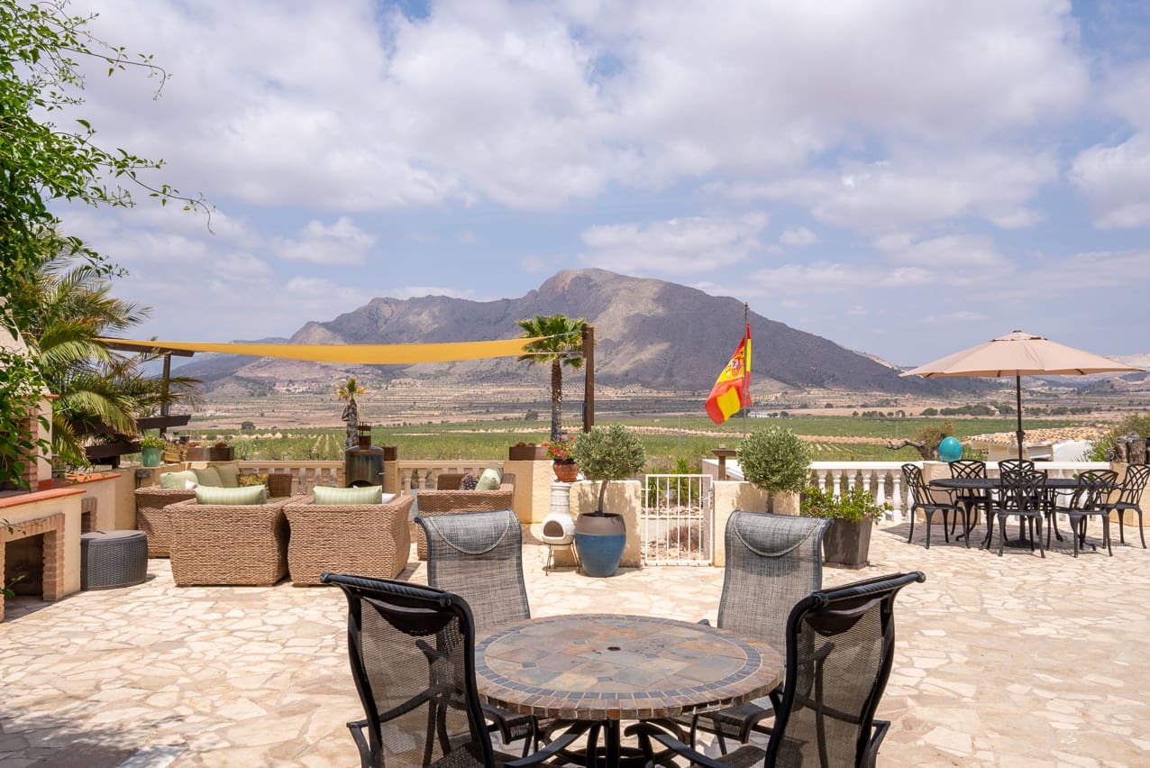 7 bedroom Villa for sale in Barbarroja with pool - € 534,995 (Ref: 8338993)