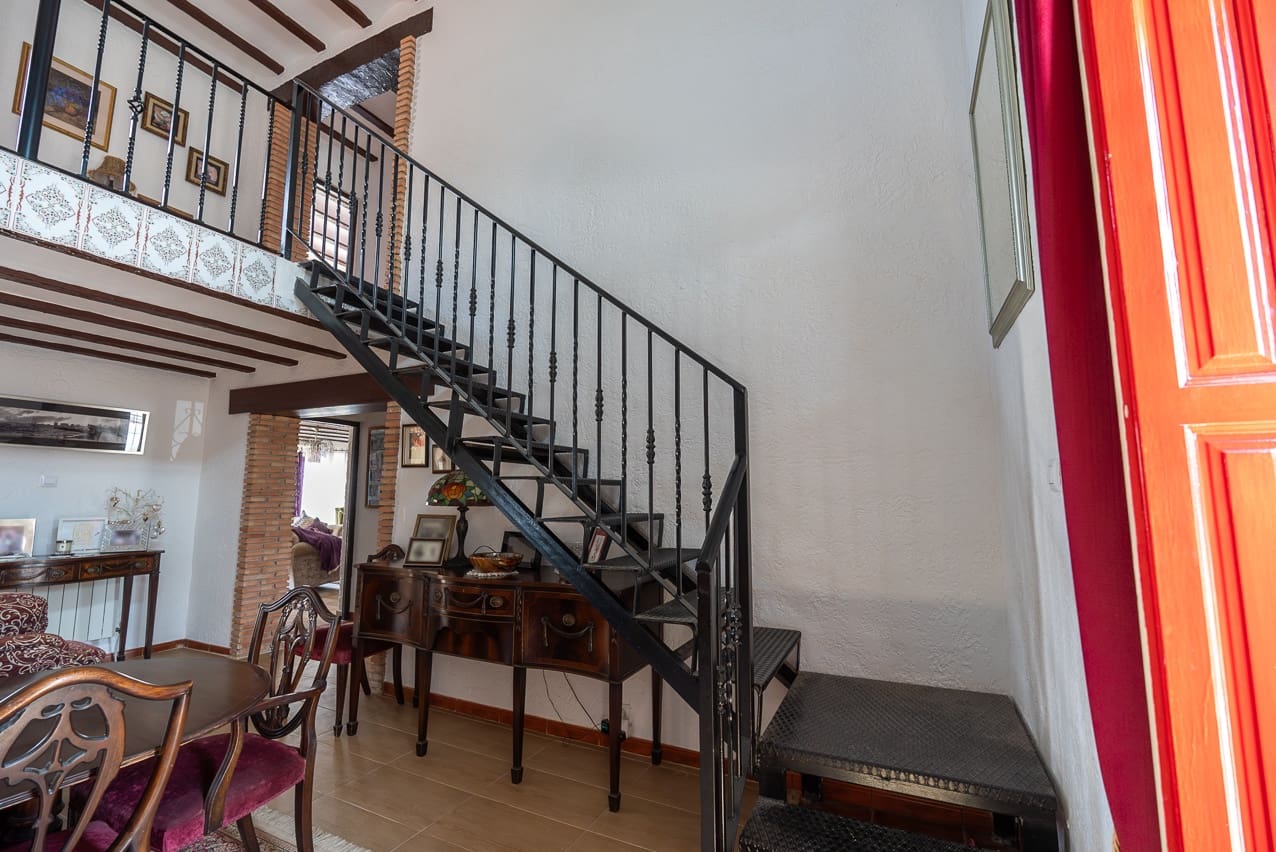 7 bedroom Villa for sale in Barbarroja with pool - € 534,995 (Ref: 8338993)