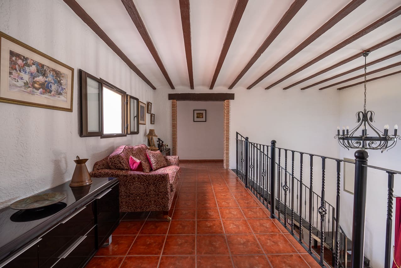 7 bedroom Villa for sale in Barbarroja with pool - € 534,995 (Ref: 8338993)