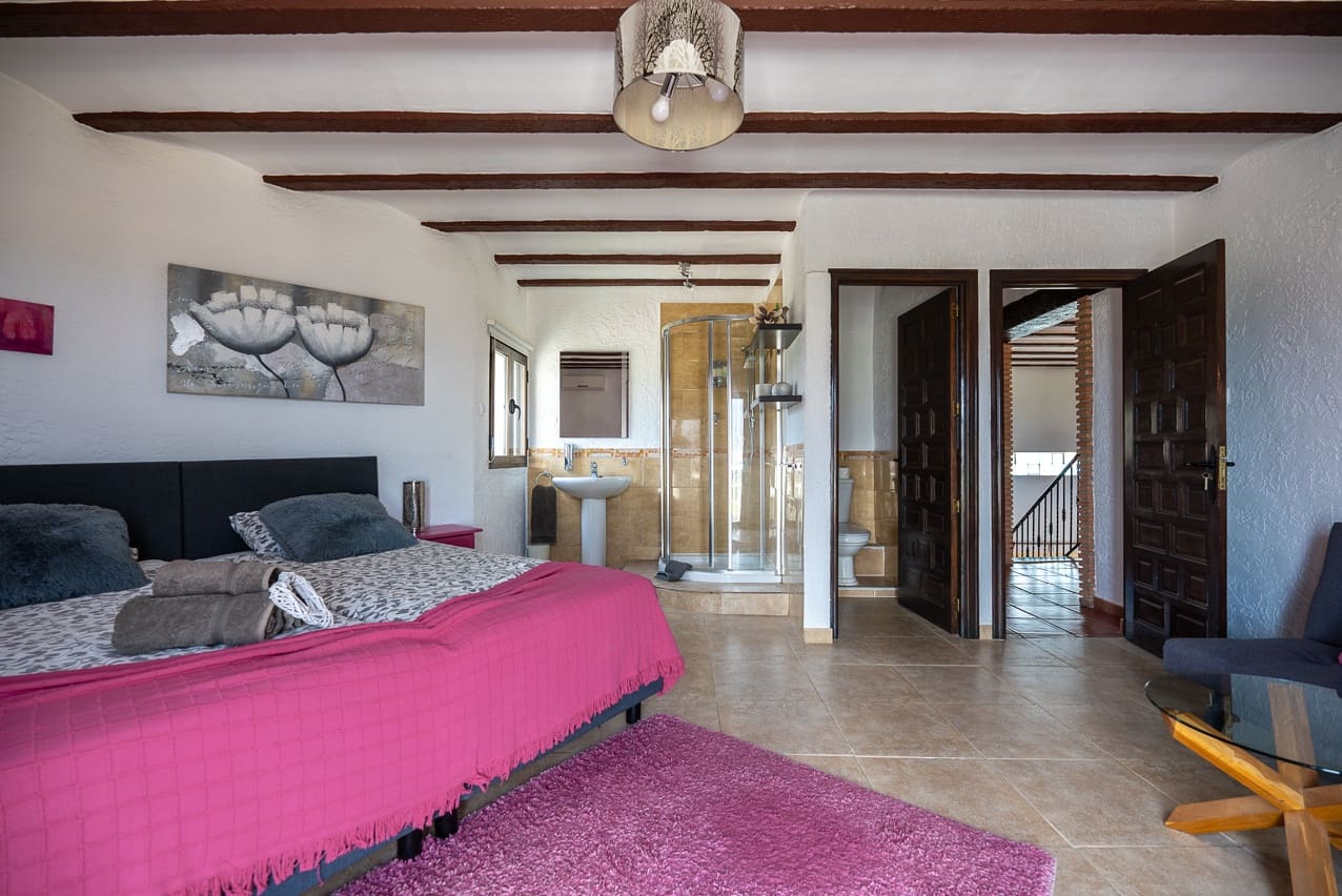 7 bedroom Villa for sale in Barbarroja with pool - € 534,995 (Ref: 8338993)