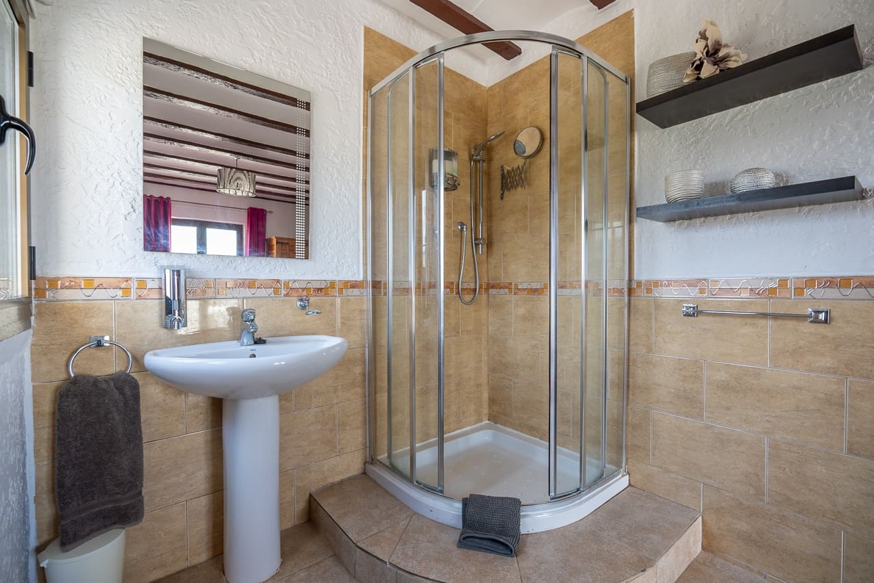 7 bedroom Villa for sale in Barbarroja with pool - € 534,995 (Ref: 8338993)