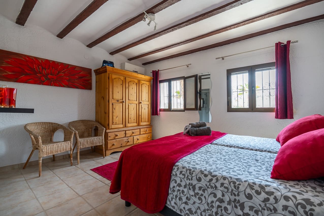 7 bedroom Villa for sale in Barbarroja with pool - € 534,995 (Ref: 8338993)