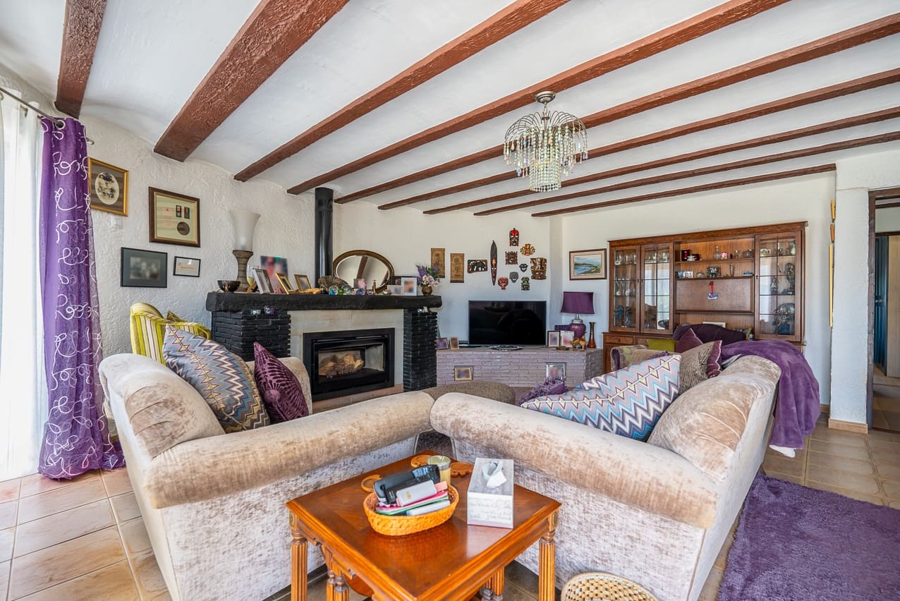 7 bedroom Villa for sale in Barbarroja with pool - € 534,995 (Ref: 8338993)