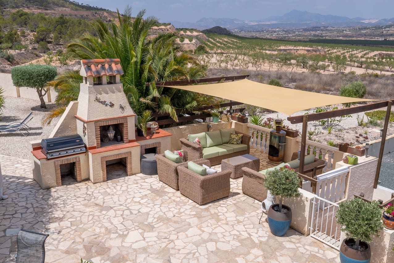 7 bedroom Villa for sale in Barbarroja with pool - € 534,995 (Ref: 8338993)