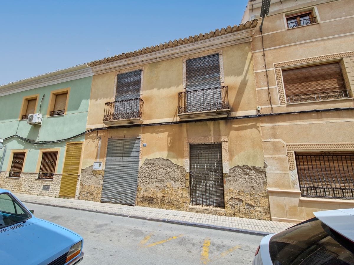 4 bedroom Townhouse for sale in Pinoso with pool - € 150,000 (Ref: 8406409)