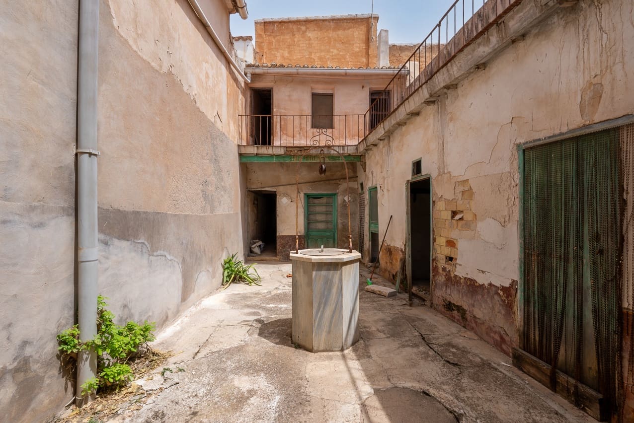 4 bedroom Townhouse for sale in Pinoso with pool - € 150,000 (Ref: 8406409)