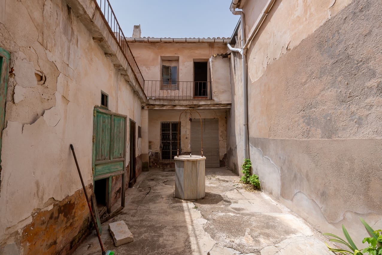 4 bedroom Townhouse for sale in Pinoso with pool - € 150,000 (Ref: 8406409)