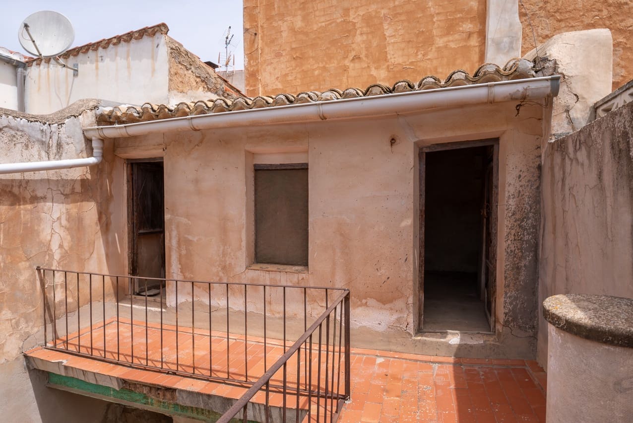 4 bedroom Townhouse for sale in Pinoso with pool - € 150,000 (Ref: 8406409)