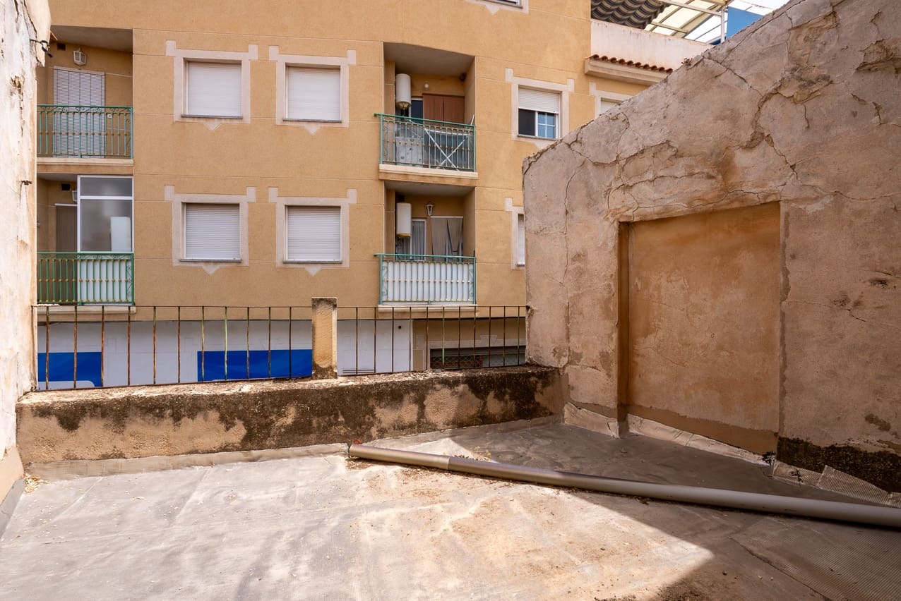 4 bedroom Townhouse for sale in Pinoso with pool - € 150,000 (Ref: 8406409)