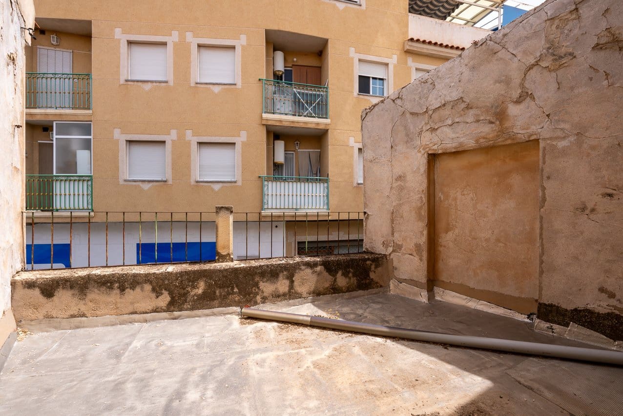 4 bedroom Townhouse for sale in Pinoso with pool - € 150,000 (Ref: 8406409)