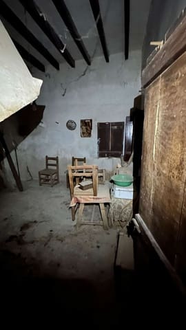 6 bedroom Finca/Country House for sale in L'Algueña / Alguenya with pool - € 60,000 (Ref: 8437943)