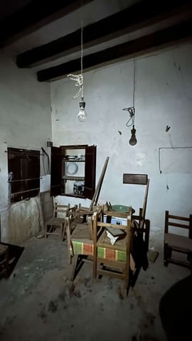 6 bedroom Finca/Country House for sale in L'Algueña / Alguenya with pool - € 60,000 (Ref: 8437943)