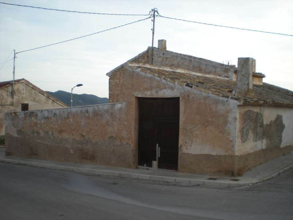 6 slaapkamer Finca/Landhuis te koop in L'Alguena / Alguenya met zwembad - € 60.000 (Ref: 8437943)