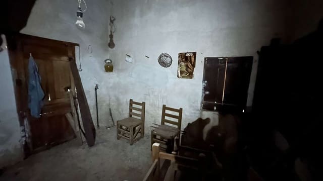 6 bedroom Finca/Country House for sale in L'Algueña / Alguenya with pool - € 60,000 (Ref: 8437943)