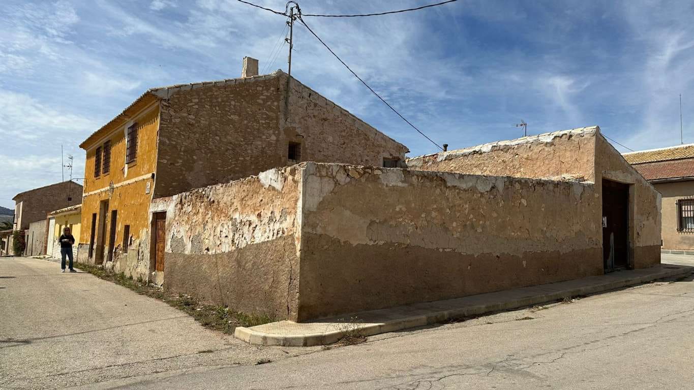 6 slaapkamer Finca/Landhuis te koop in L'Alguena / Alguenya met zwembad - € 60.000 (Ref: 8437943)