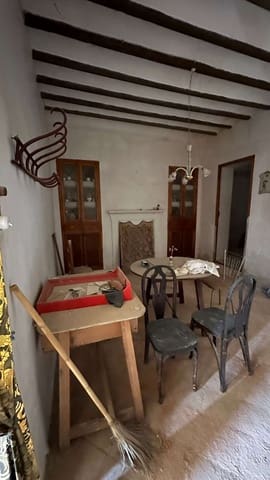 6 soveværelse Finca/Landehus til salg i L'Algueña / Alguenya med swimmingpool - € 60.000 (Ref: 8437943)