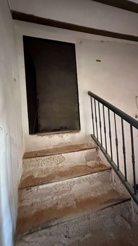 6 soveværelse Finca/Landehus til salg i L'Algueña / Alguenya med swimmingpool - € 60.000 (Ref: 8437943)