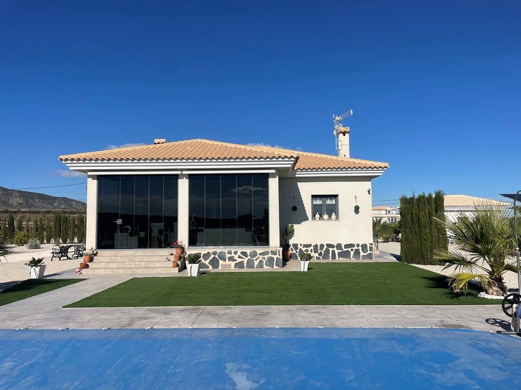 3 bedroom Villa for sale in Pinoso with pool - € 332,000 (Ref: 8463078)