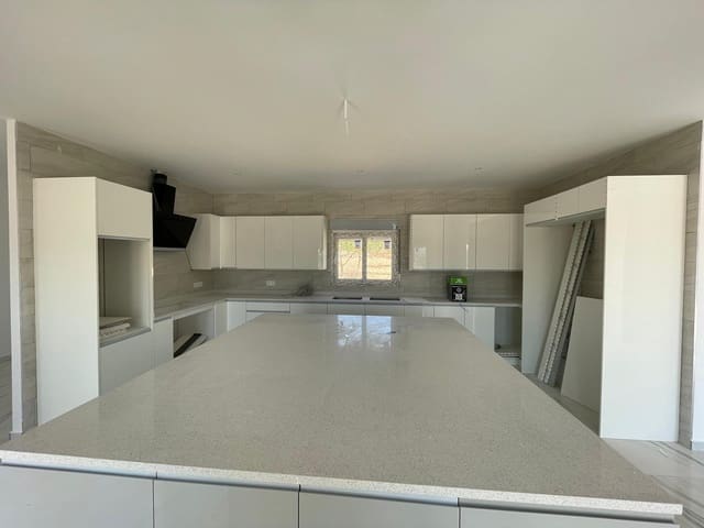 6 slaapkamer Villa te koop in Pinoso met zwembad - € 611.000 (Ref: 8463079)