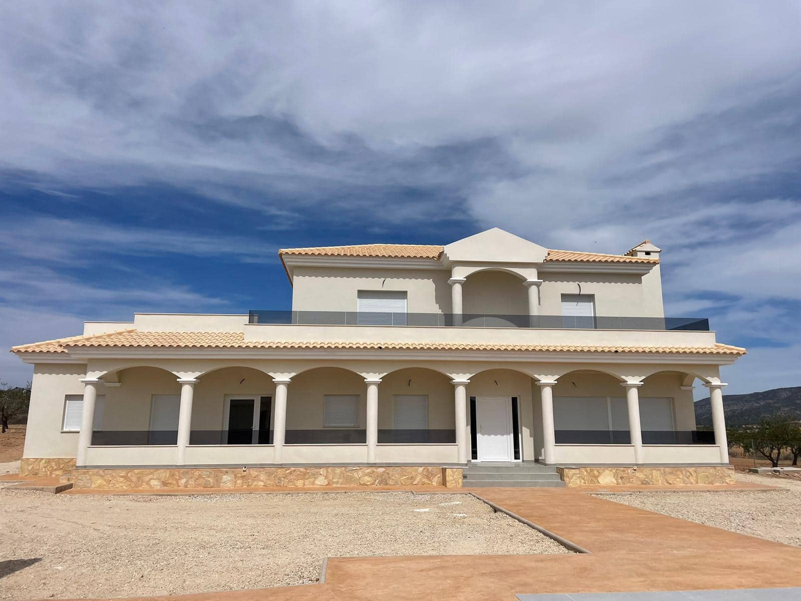 6 bedroom Villa for sale in Pinoso with pool - € 487,000 (Ref: 8463080)