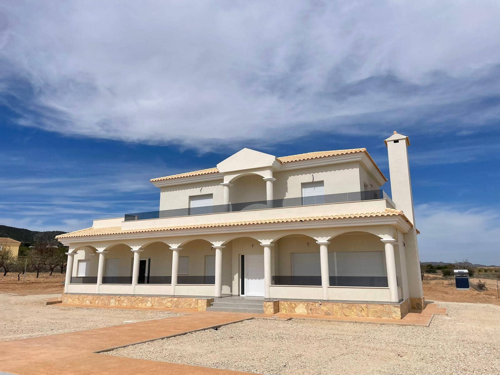 6 bedroom Villa for sale in Pinoso with pool - € 487,000 (Ref: 8463080)