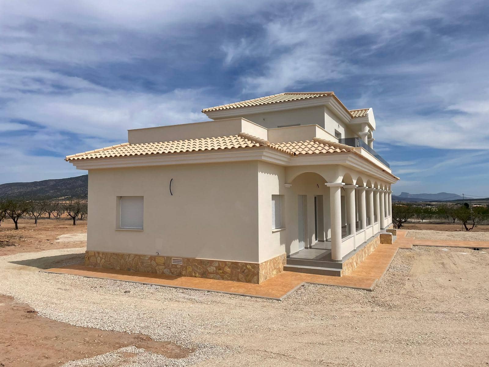 6 bedroom Villa for sale in Pinoso with pool - € 487,000 (Ref: 8463080)
