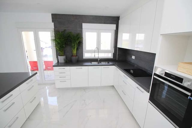 6 slaapkamer Villa te koop in Pinoso met zwembad - € 547.000 (Ref: 8463080)
