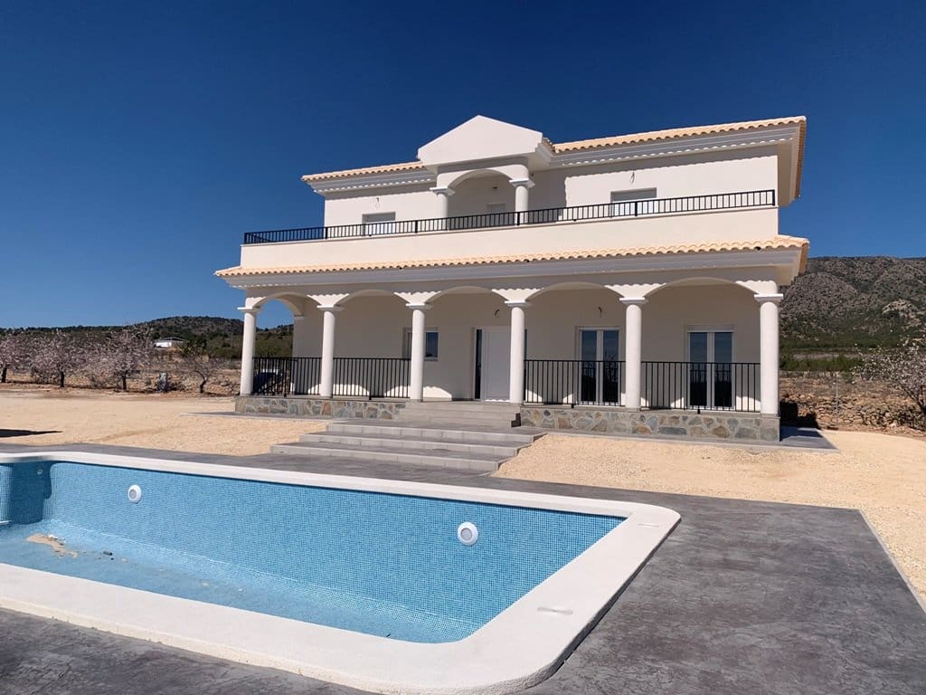 4 bedroom Villa for sale in Pinoso with pool - € 449,000 (Ref: 8463083)