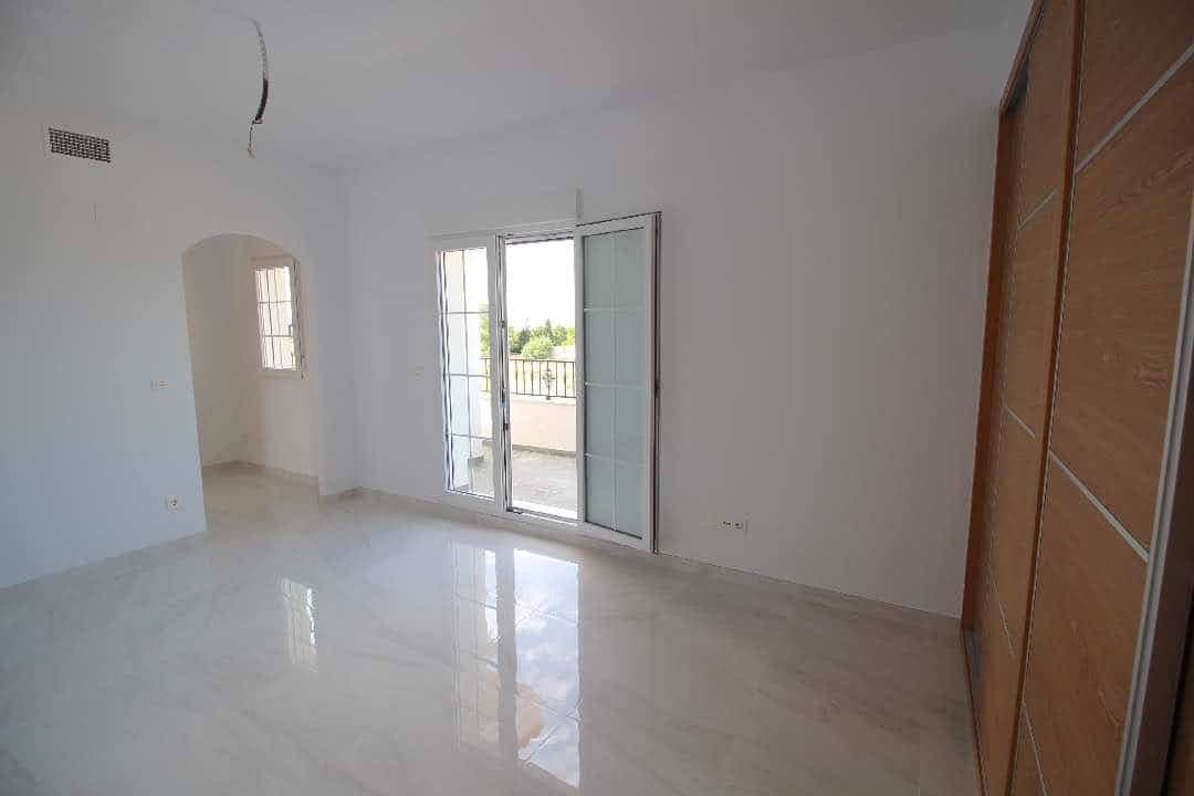 4 bedroom Villa for sale in Pinoso with pool - € 449,000 (Ref: 8463083)