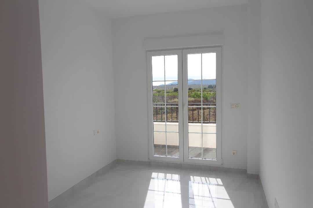 4 bedroom Villa for sale in Pinoso with pool - € 449,000 (Ref: 8463083)
