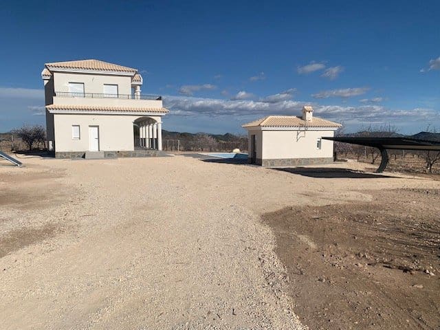 4 bedroom Villa for sale in Pinoso with pool - € 449,000 (Ref: 8463083)