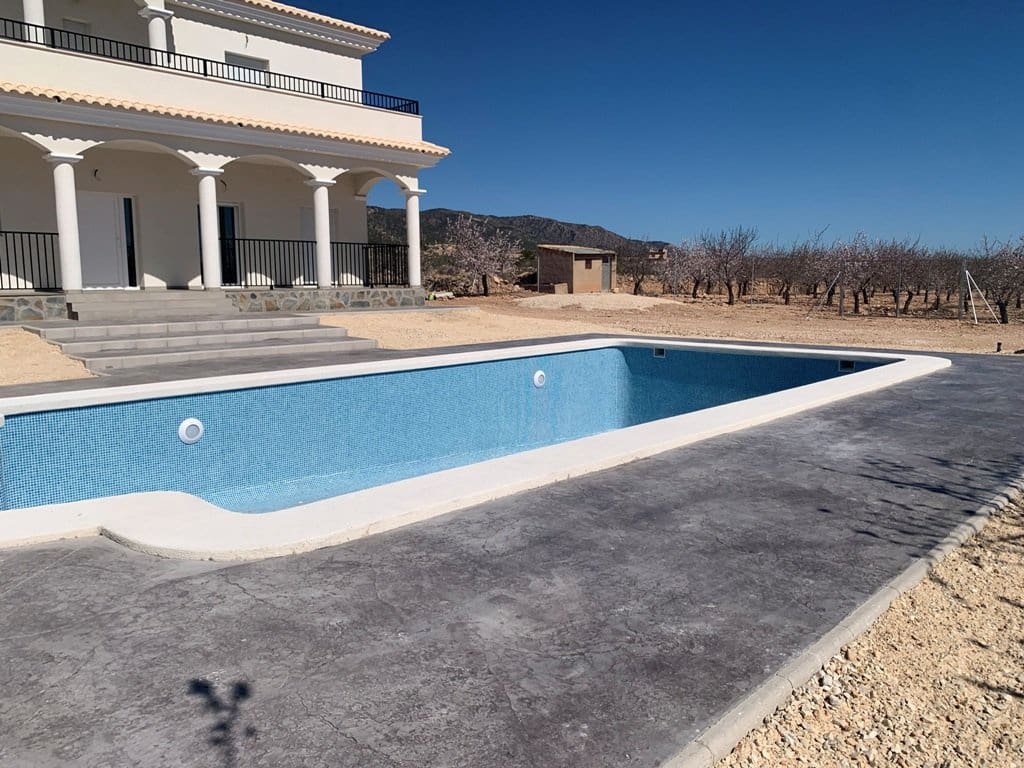 4 bedroom Villa for sale in Pinoso with pool - € 449,000 (Ref: 8463083)