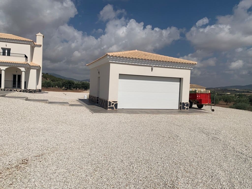 4 bedroom Villa for sale in Pinoso with pool - € 423,000 (Ref: 8463084)