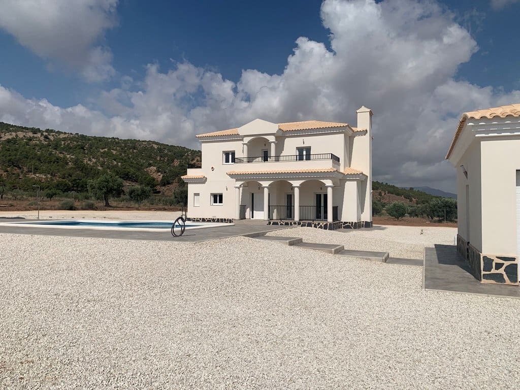 4 bedroom Villa for sale in Pinoso with pool - € 423,000 (Ref: 8463084)