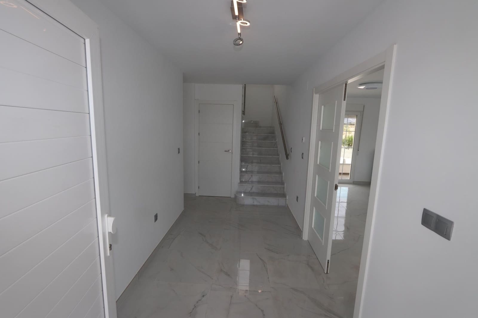 4 bedroom Villa for sale in Pinoso with pool - € 423,000 (Ref: 8463084)