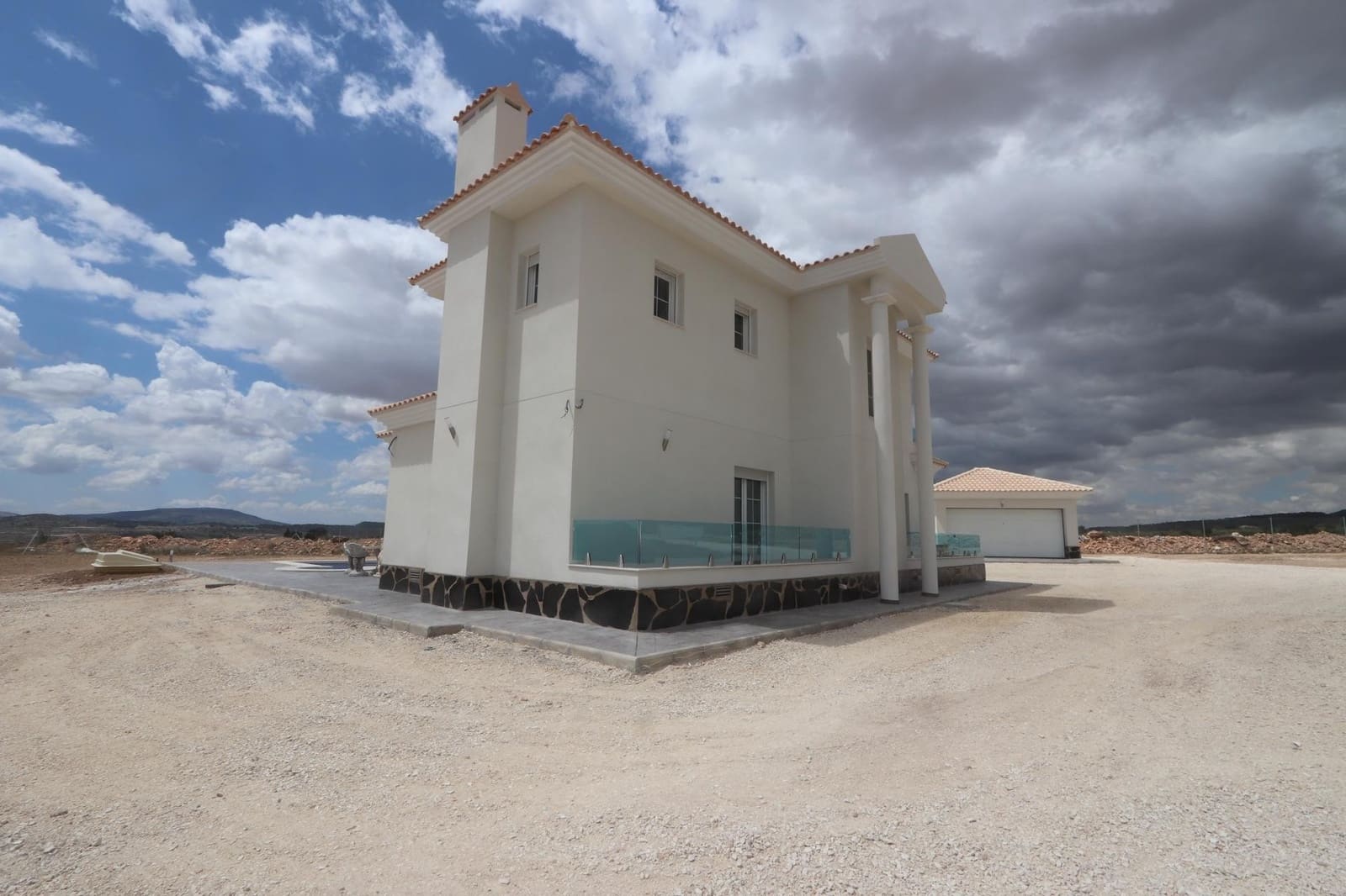 4 bedroom Villa for sale in Pinoso with pool - € 423,000 (Ref: 8463084)