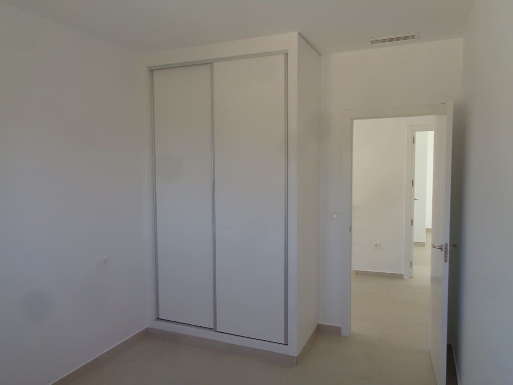 4 bedroom Villa for sale in Pinoso with pool - € 357,000 (Ref: 8463085)